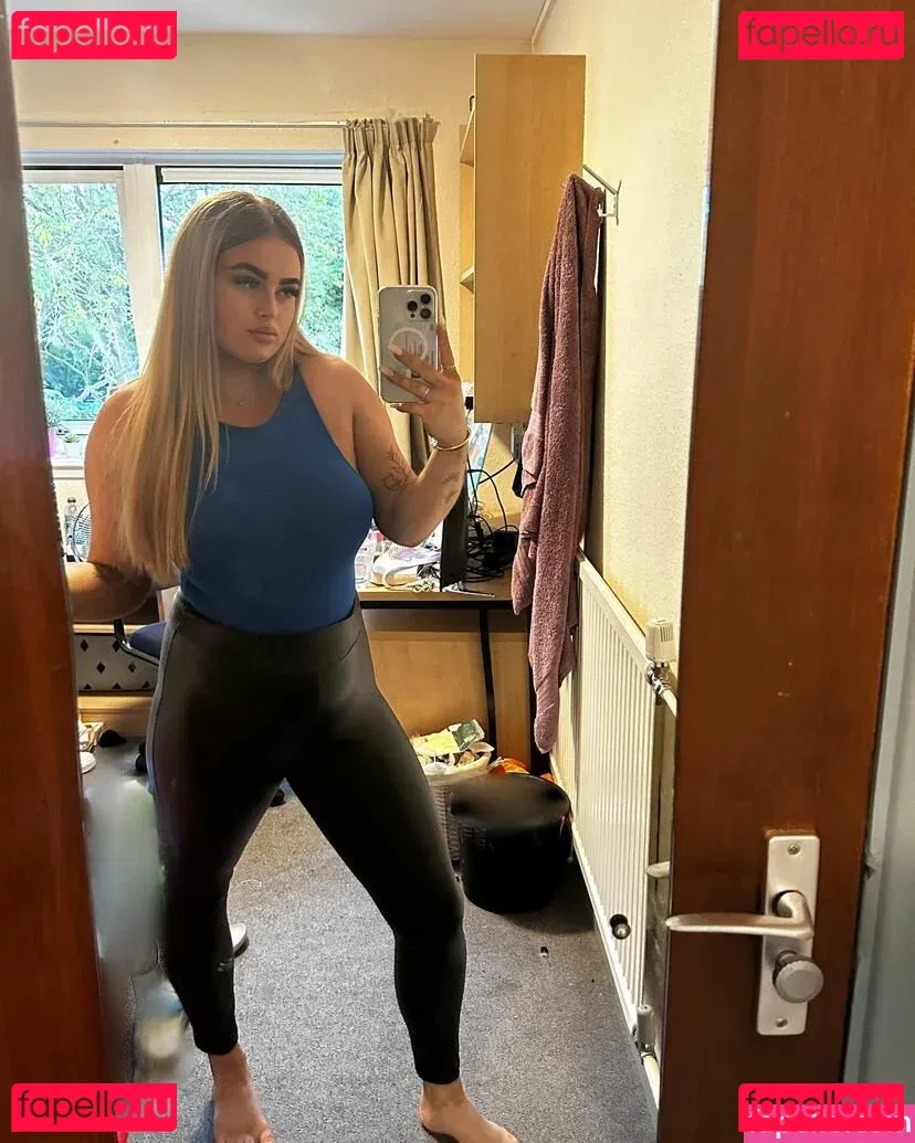 hollyevansx Onlyfans Photo Gallery 