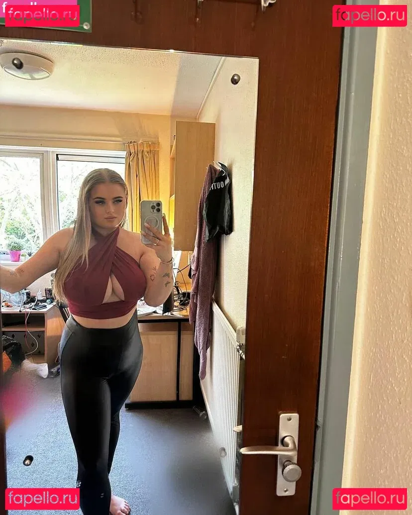 hollyevansx Onlyfans Photo Gallery 