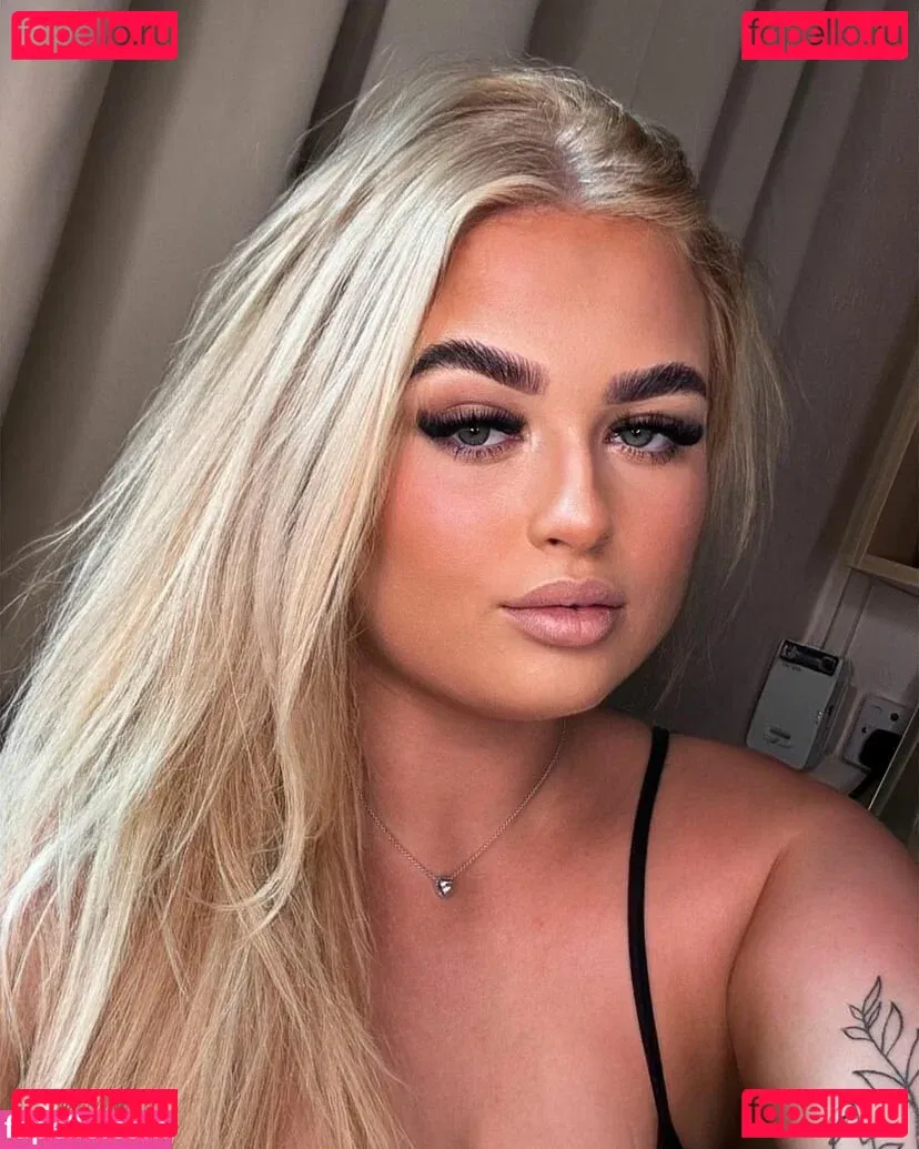 hollyevansx Onlyfans Photo Gallery 