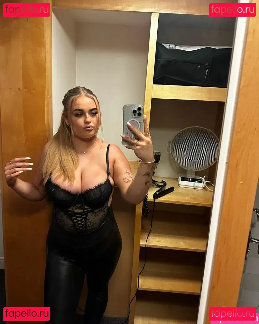 hollyevansx Onlyfans Photo Gallery 