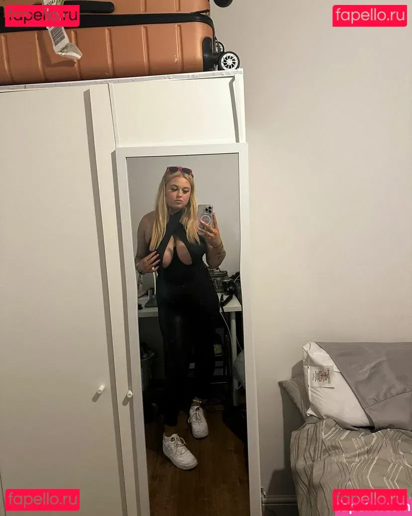 hollyevansx Onlyfans Photo Gallery 