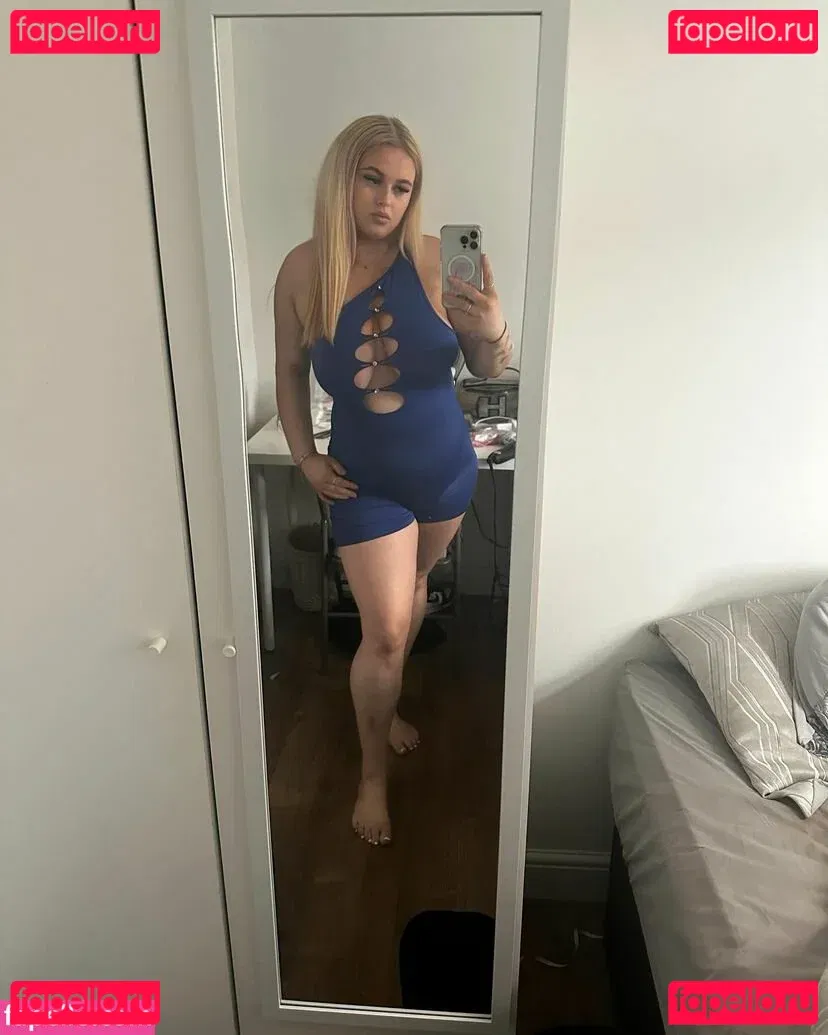 hollyevansx Onlyfans Photo Gallery 