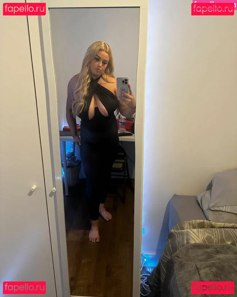 hollyevansx Onlyfans Photo Gallery 