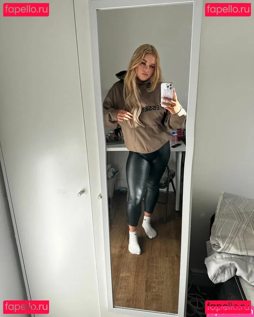 hollyevansx Onlyfans Photo Gallery 