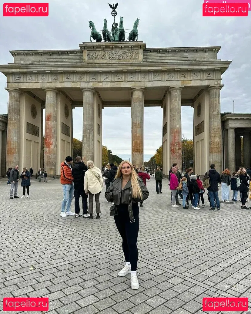 hollyevansx Onlyfans Photo Gallery 