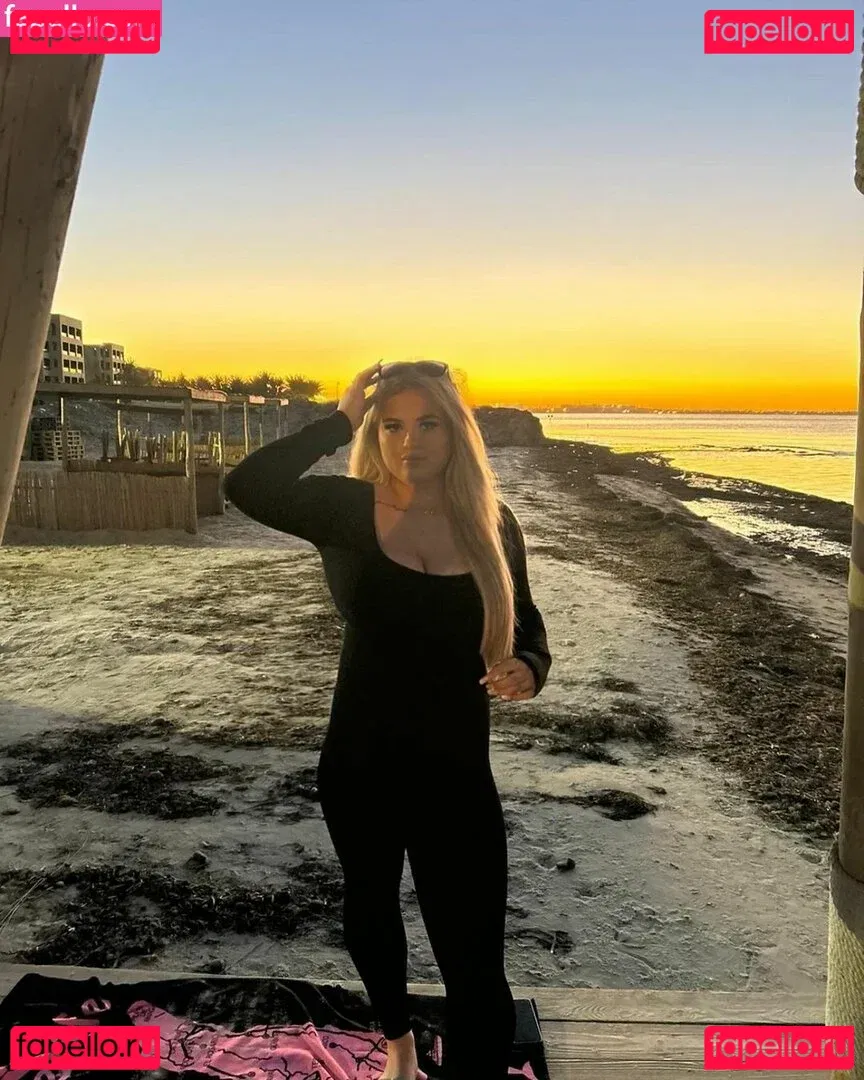 hollyevansx Onlyfans Photo Gallery 