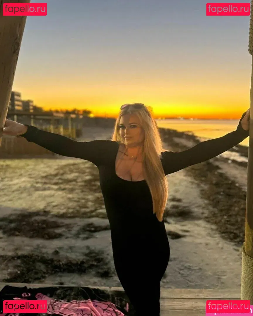 hollyevansx Onlyfans Photo Gallery 