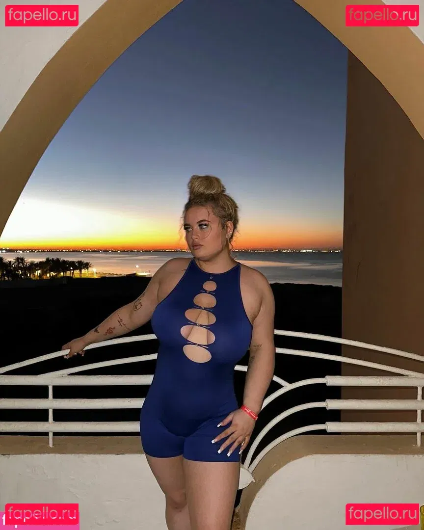 hollyevansx Onlyfans Photo Gallery 