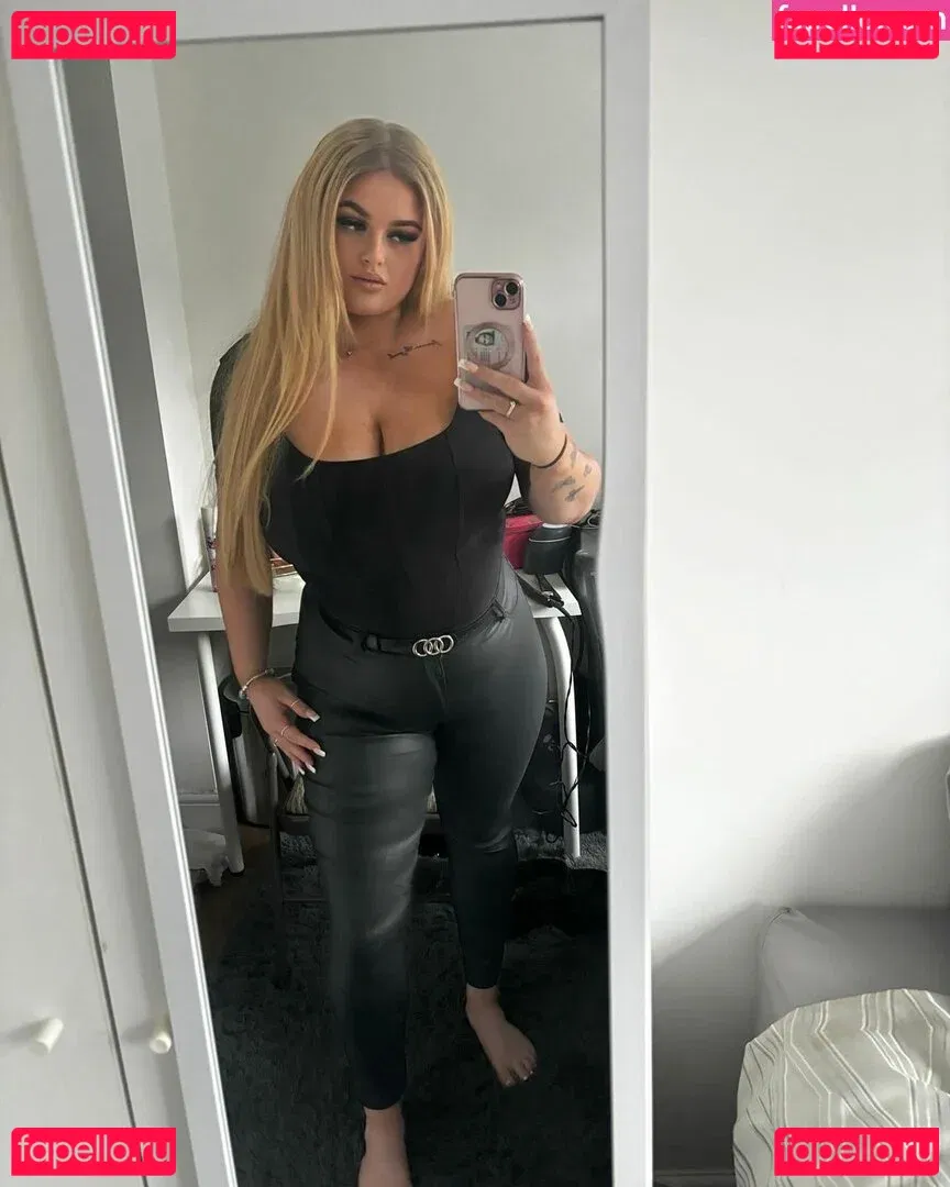 hollyevansx Onlyfans Photo Gallery 