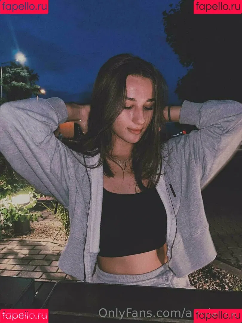 annie_aa Onlyfans Photo Gallery 