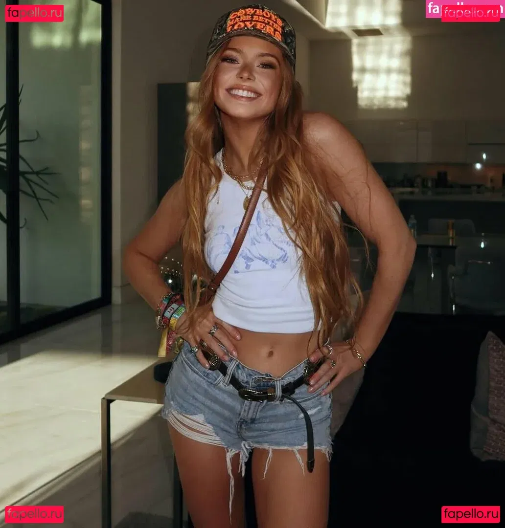 Abigail Cowan Onlyfans Photo Gallery 