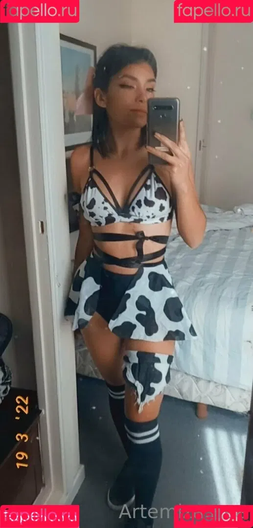 artemi.za.free Onlyfans Photo Gallery 