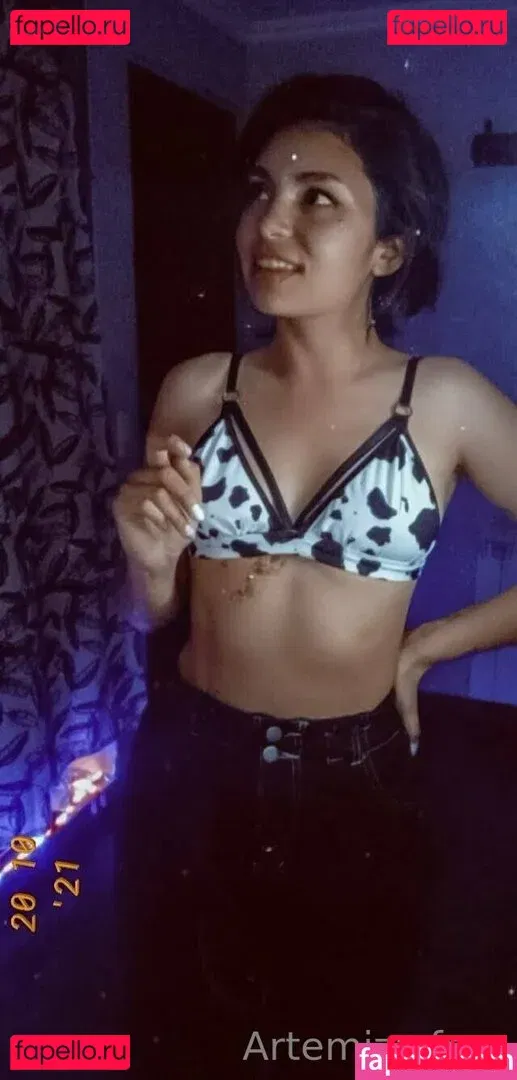 artemi.za.free Onlyfans Photo Gallery 