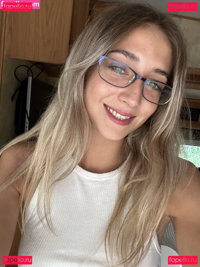 YellowMinimum6204 Onlyfans Photo Gallery 