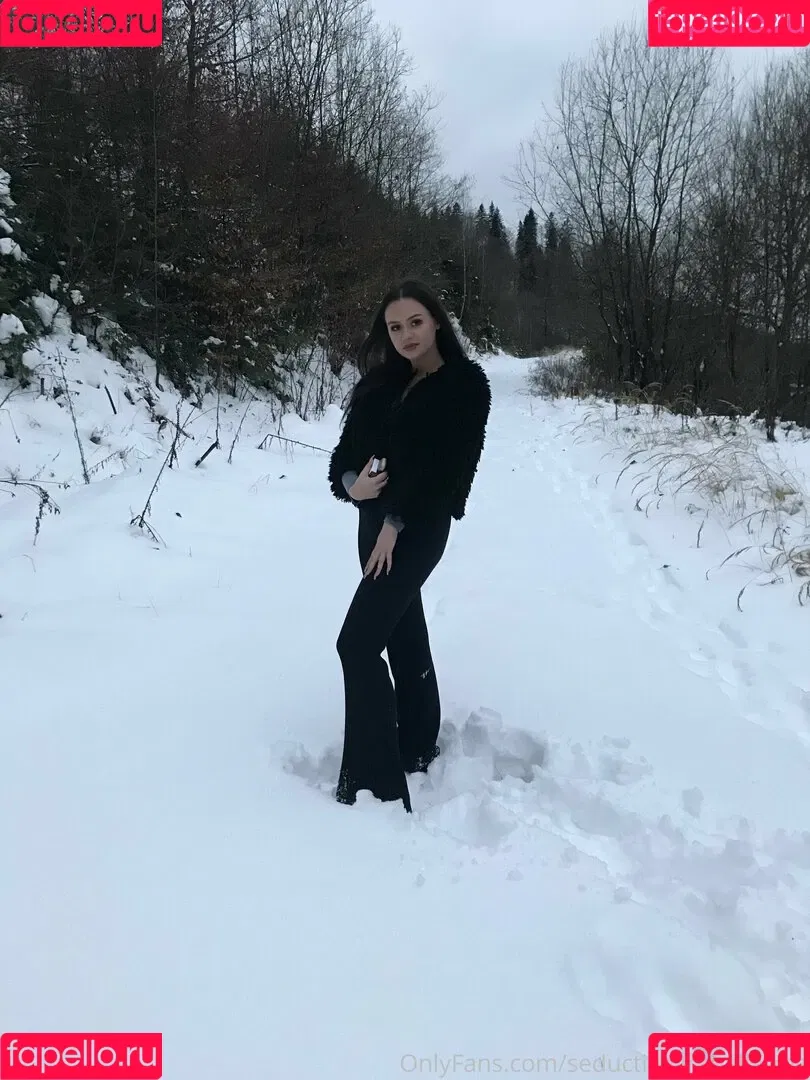 bellalittlefree22 Onlyfans Photo Gallery 