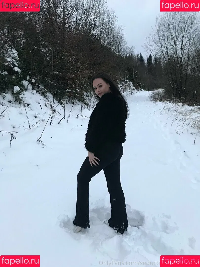 bellalittlefree22 Onlyfans Photo Gallery 