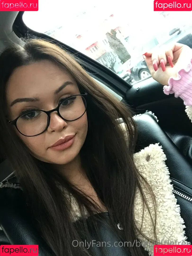 bellalittlefree22 Onlyfans Photo Gallery 