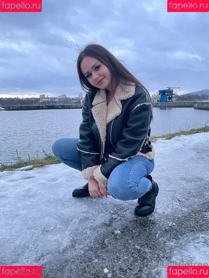 bellalittlefree22 Onlyfans Photo Gallery 