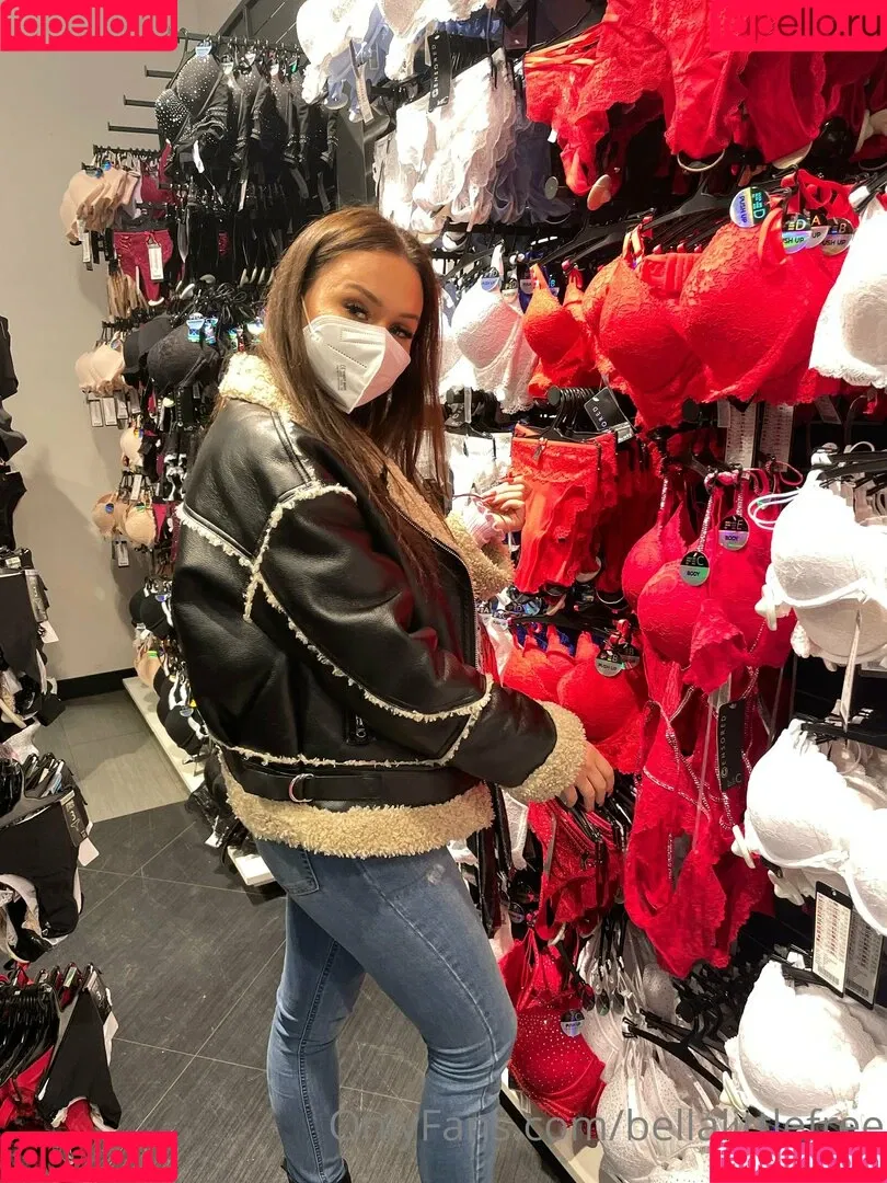 bellalittlefree22 Onlyfans Photo Gallery 
