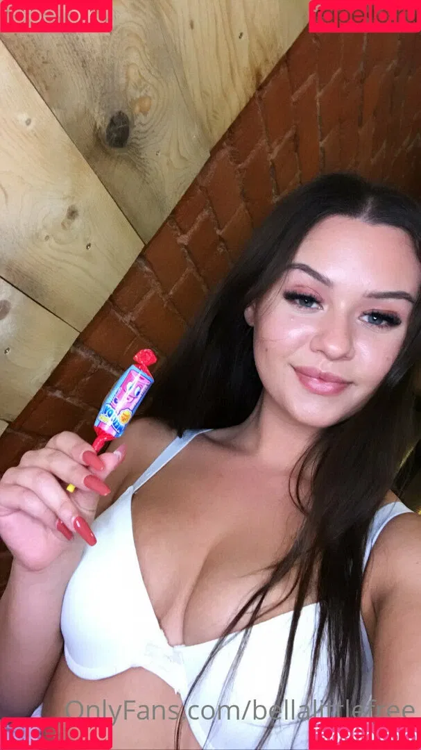 bellalittlefree22 Onlyfans Photo Gallery 