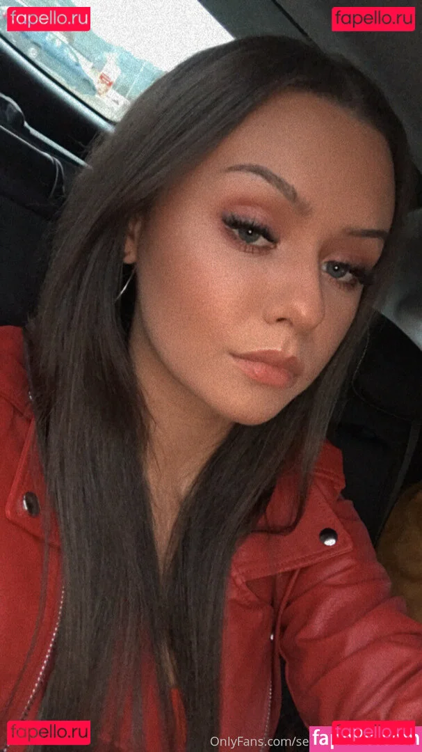 bellalittlefree22 Onlyfans Photo Gallery 