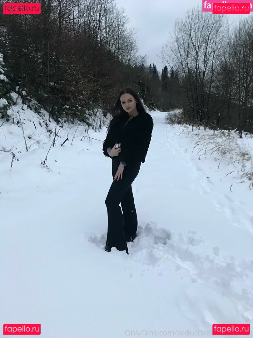 bellalittlefree22 Onlyfans Photo Gallery 