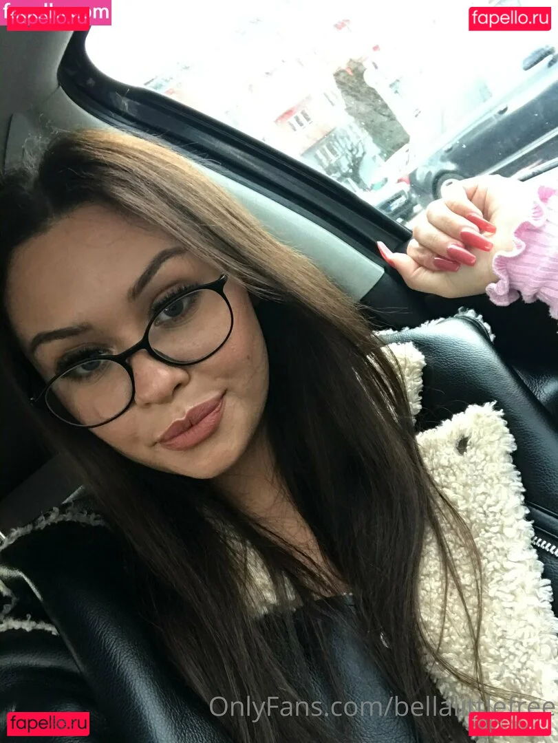 bellalittlefree22 Onlyfans Photo Gallery 