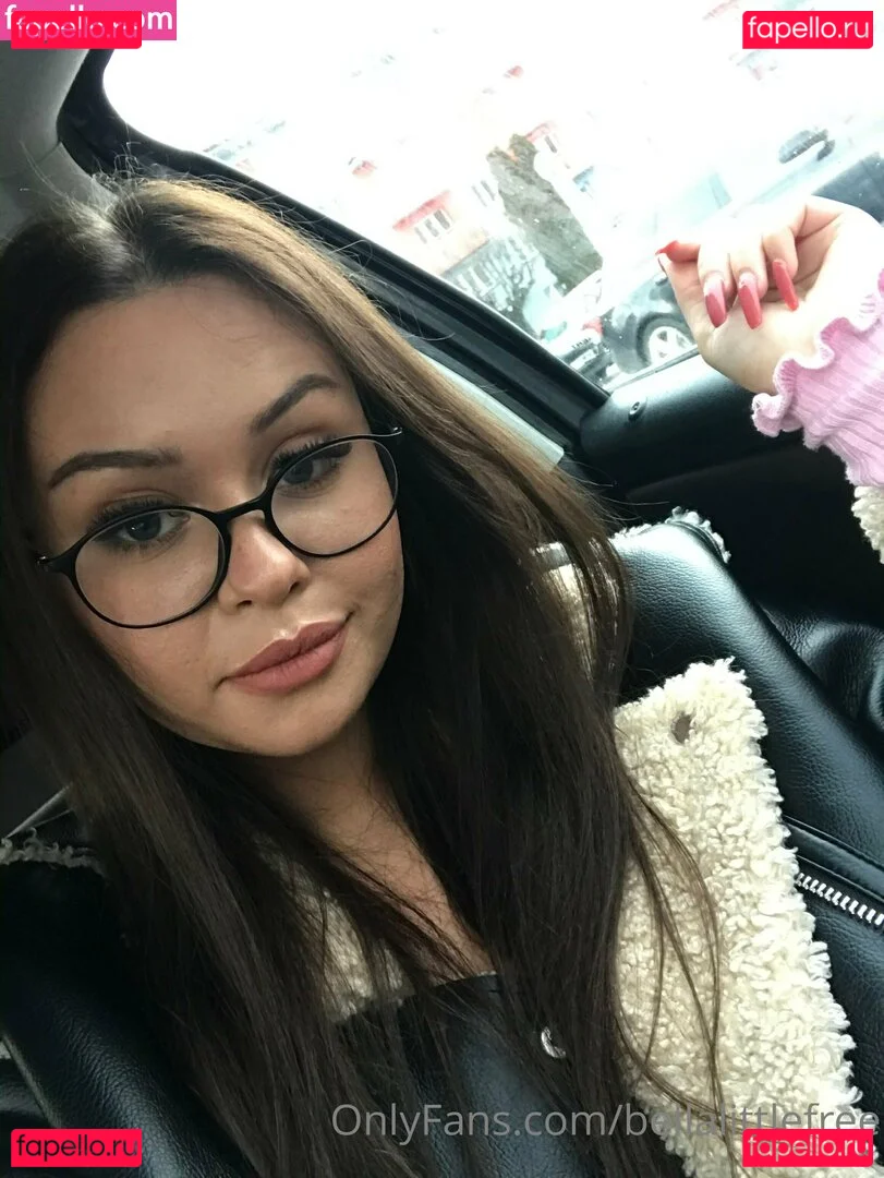 bellalittlefree22 Onlyfans Photo Gallery 