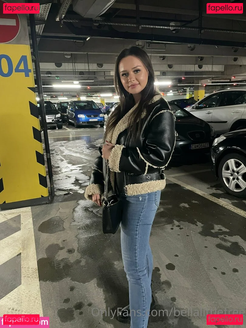 bellalittlefree22 Onlyfans Photo Gallery 