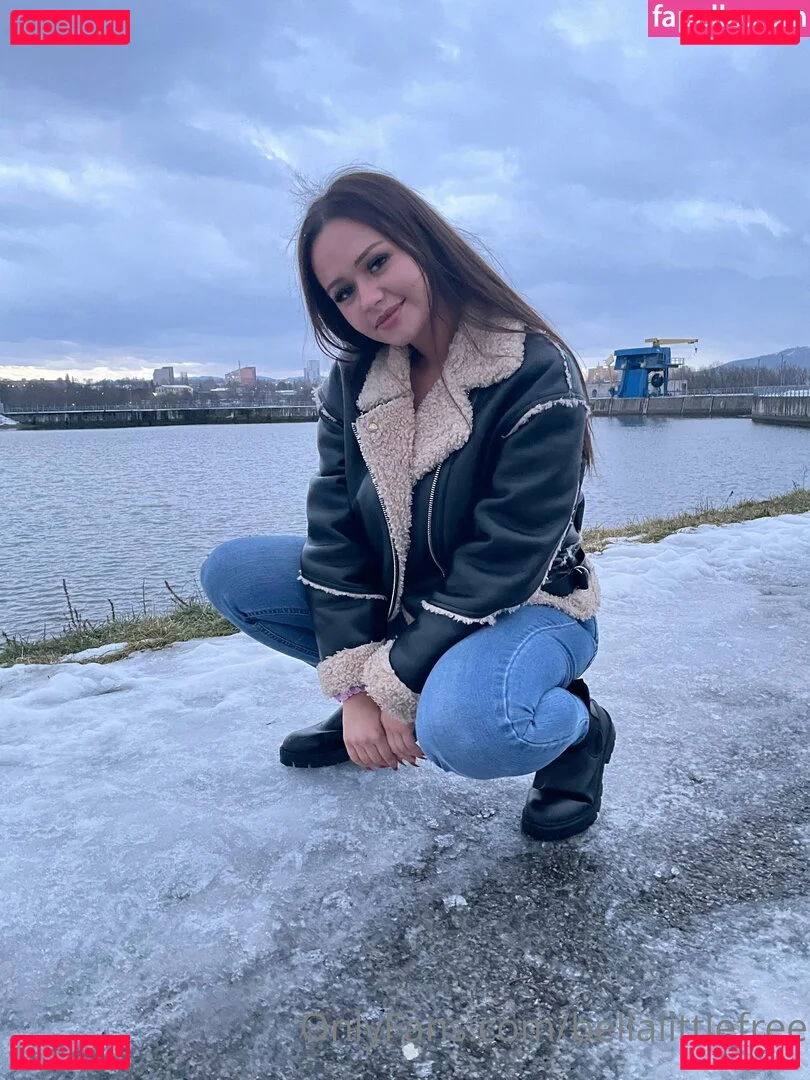 bellalittlefree22 Onlyfans Photo Gallery 