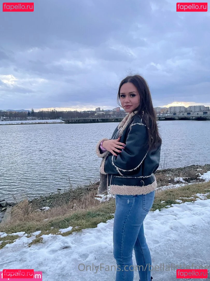 bellalittlefree22 Onlyfans Photo Gallery 