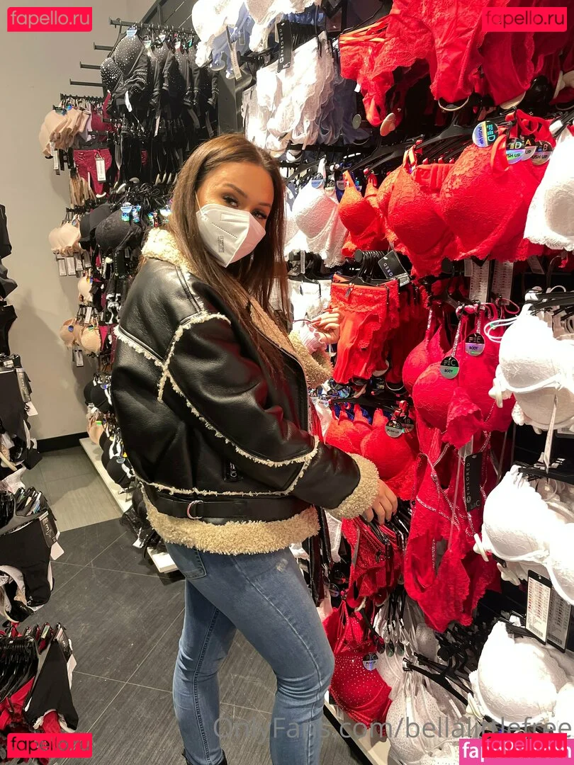 bellalittlefree22 Onlyfans Photo Gallery 