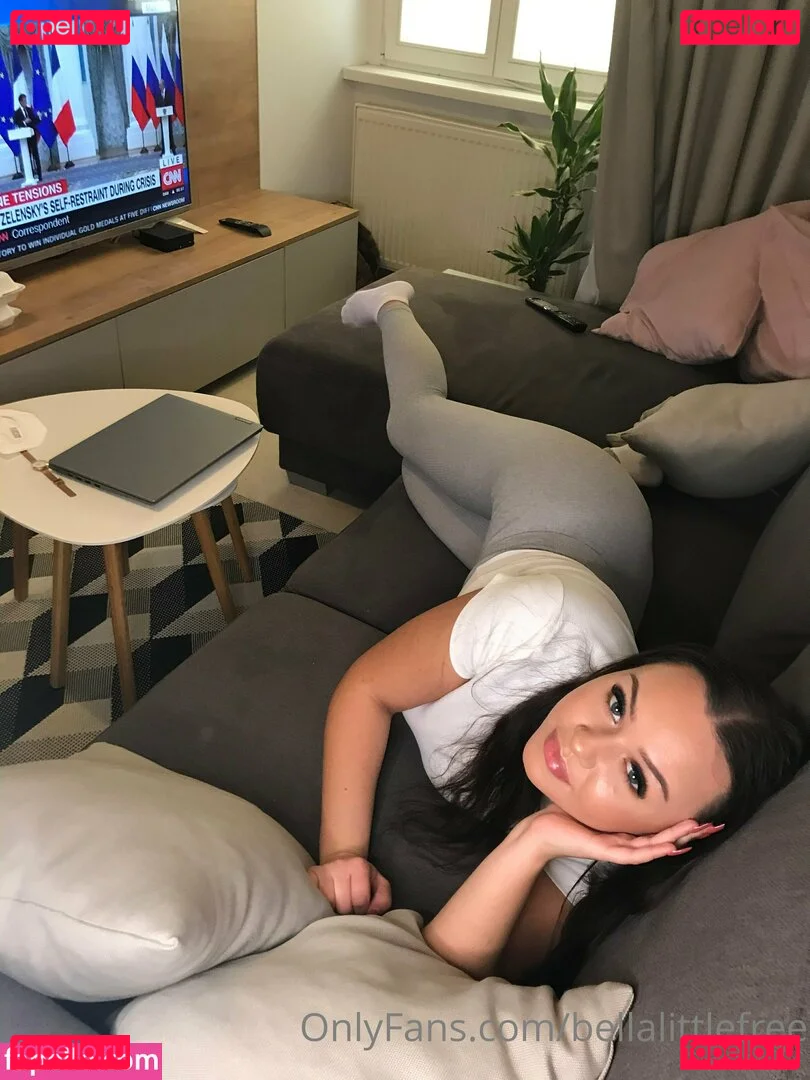 bellalittlefree22 Onlyfans Photo Gallery 