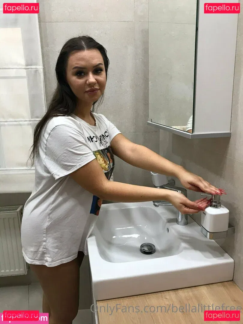 bellalittlefree22 Onlyfans Photo Gallery 