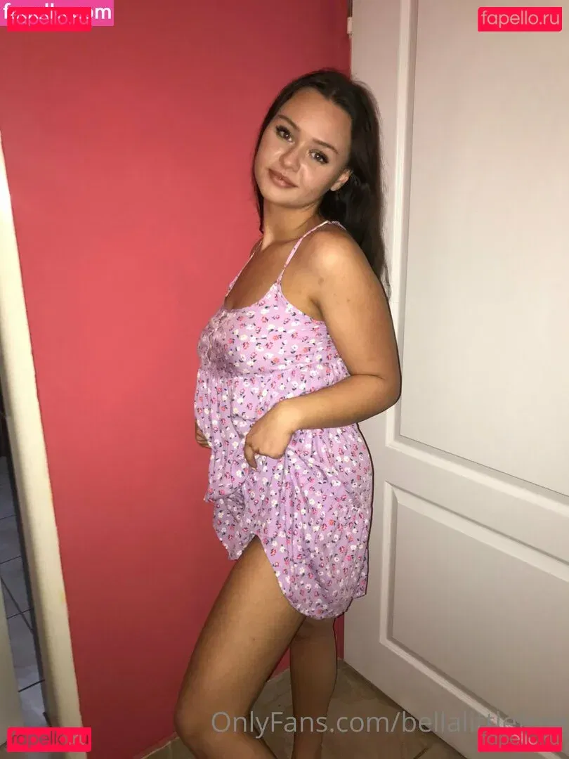 bellalittlefree22 Onlyfans Photo Gallery 