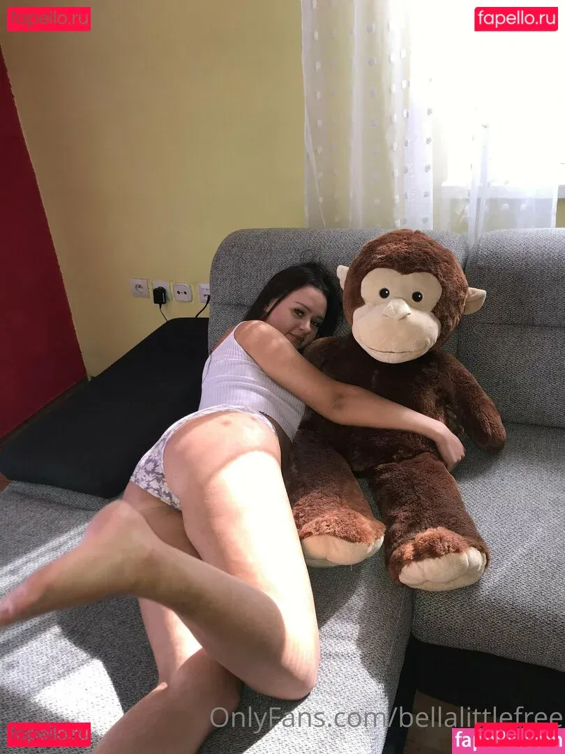 bellalittlefree22 Onlyfans Photo Gallery 