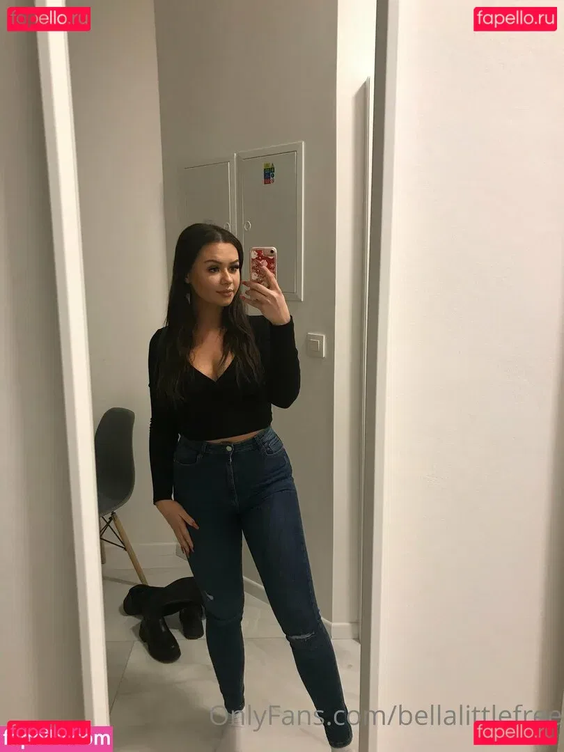 bellalittlefree22 Onlyfans Photo Gallery 