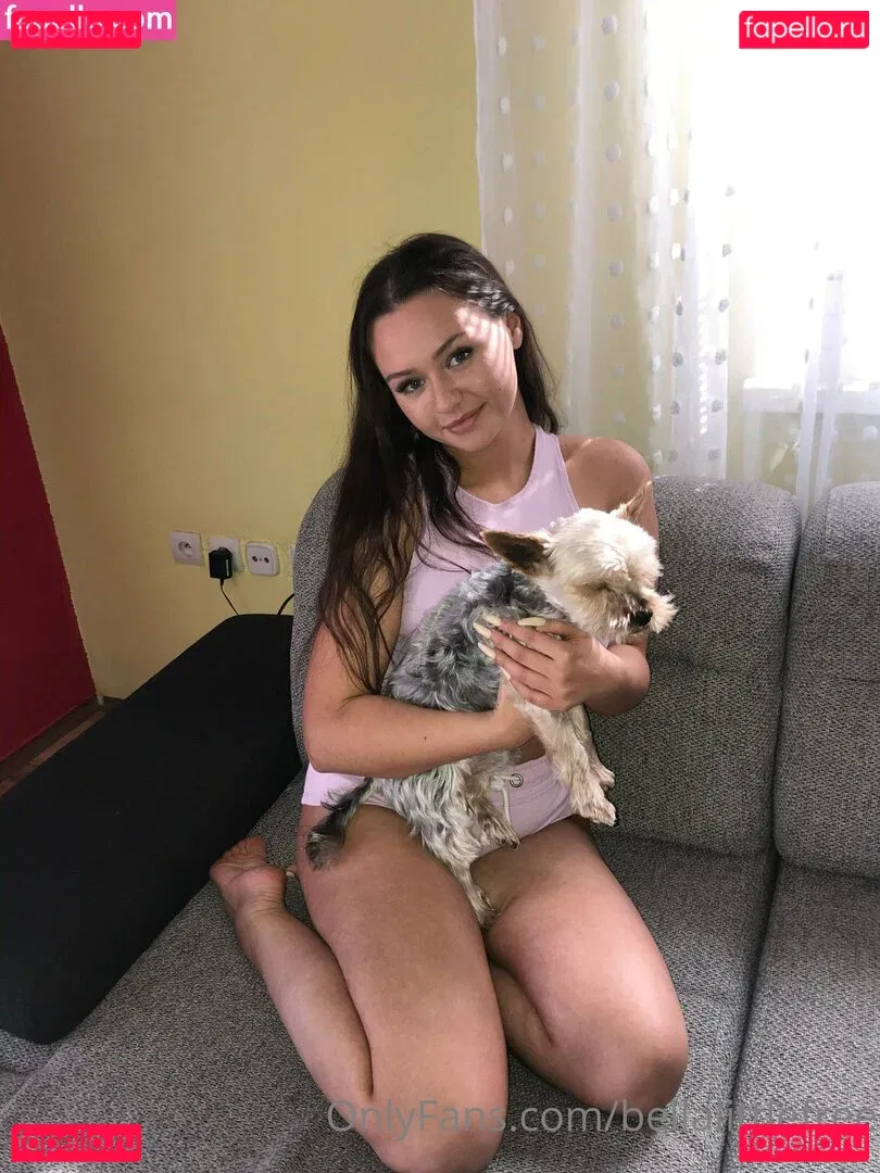 bellalittlefree22 Onlyfans Photo Gallery 