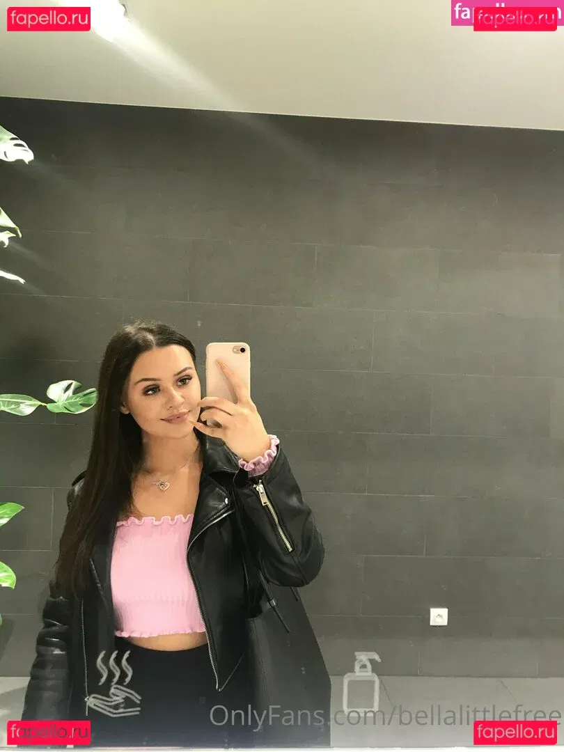bellalittlefree22 Onlyfans Photo Gallery 