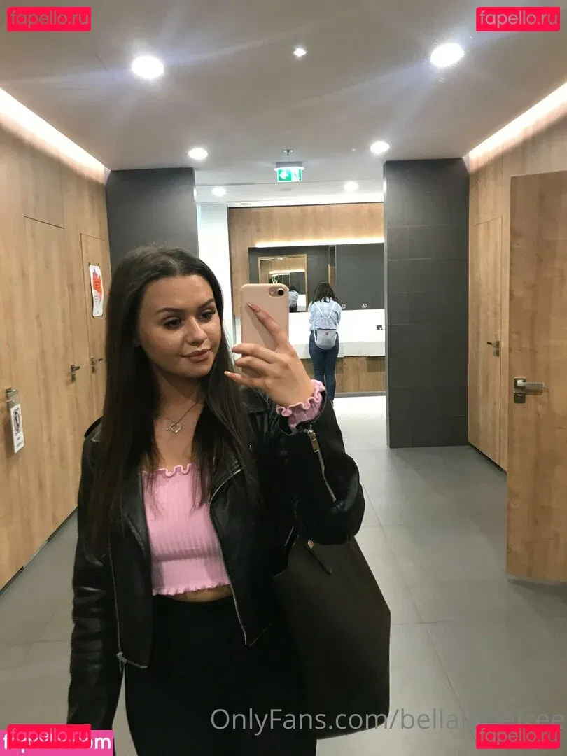 bellalittlefree22 Onlyfans Photo Gallery 