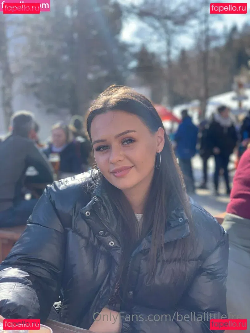 bellalittlefree22 Onlyfans Photo Gallery 