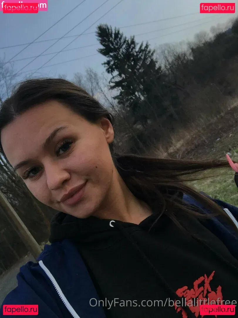 bellalittlefree22 Onlyfans Photo Gallery 