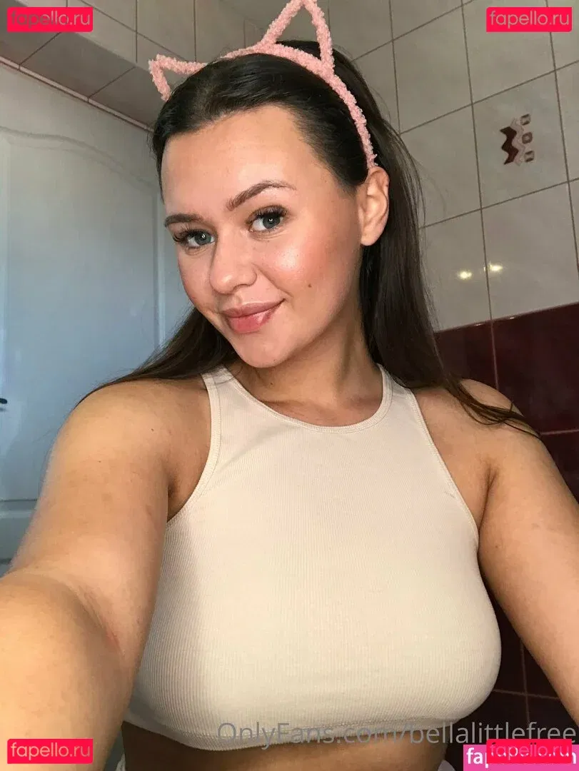 bellalittlefree22 Onlyfans Photo Gallery 
