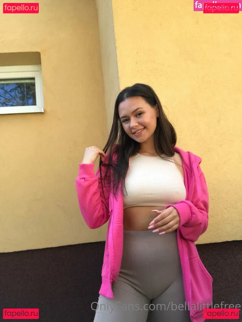 bellalittlefree22 Onlyfans Photo Gallery 
