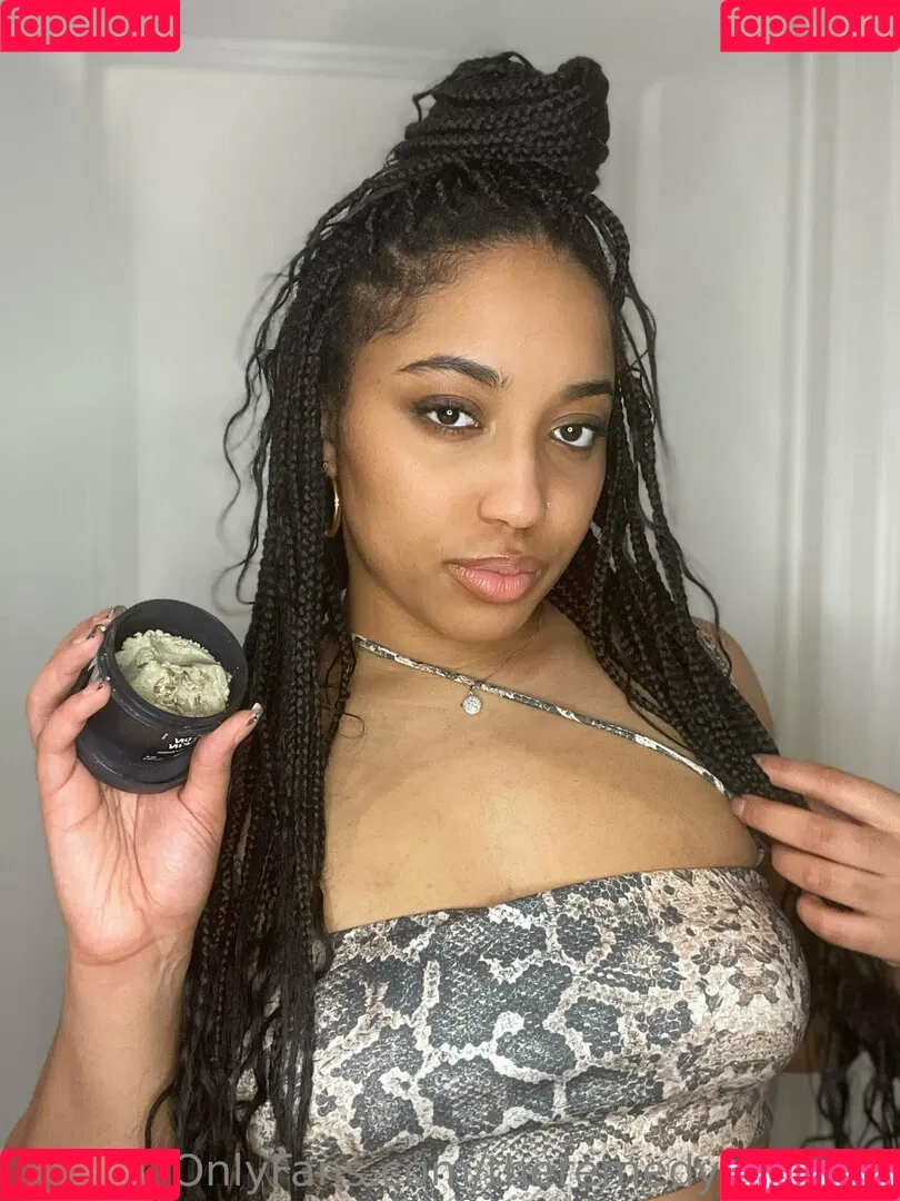 theremedybyreyna Onlyfans Photo Gallery 