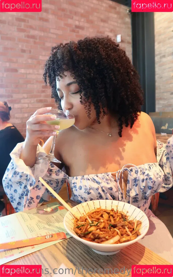 theremedybyreyna Onlyfans Photo Gallery 