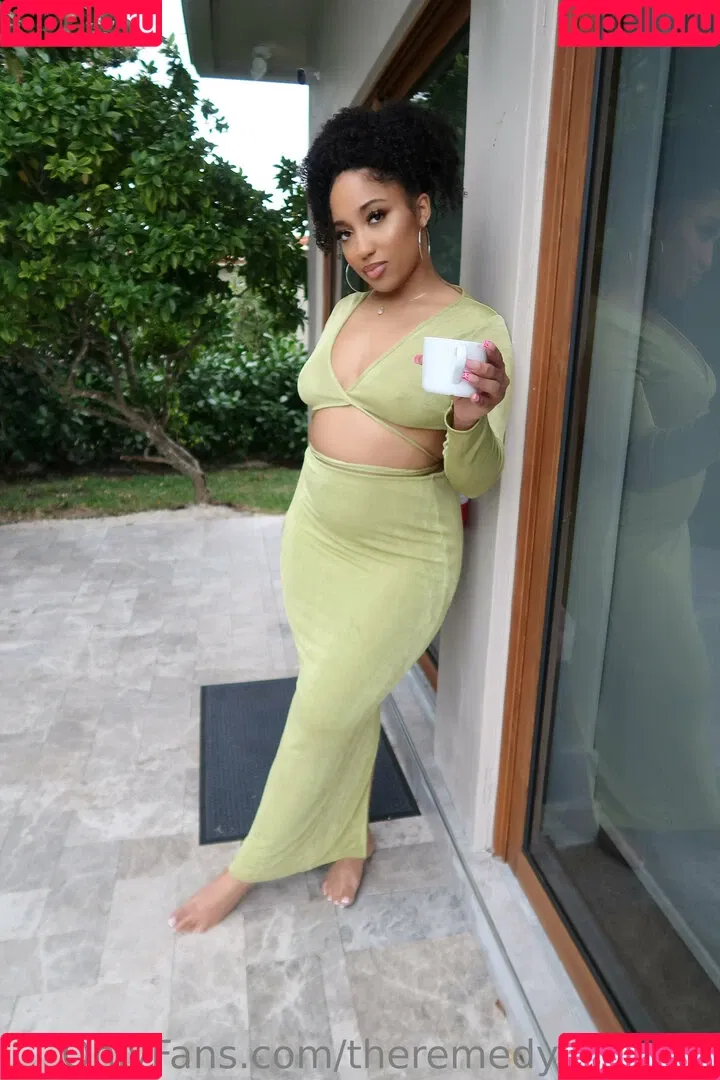 theremedybyreyna Onlyfans Photo Gallery 