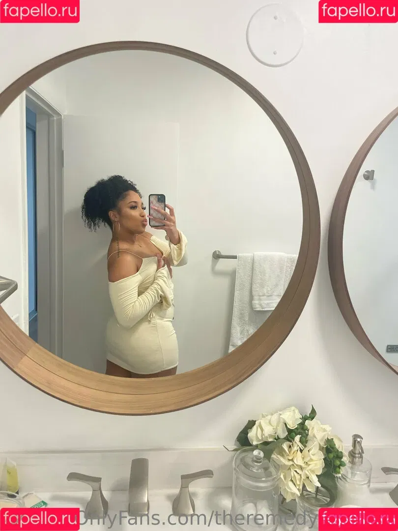 theremedybyreyna Onlyfans Photo Gallery 