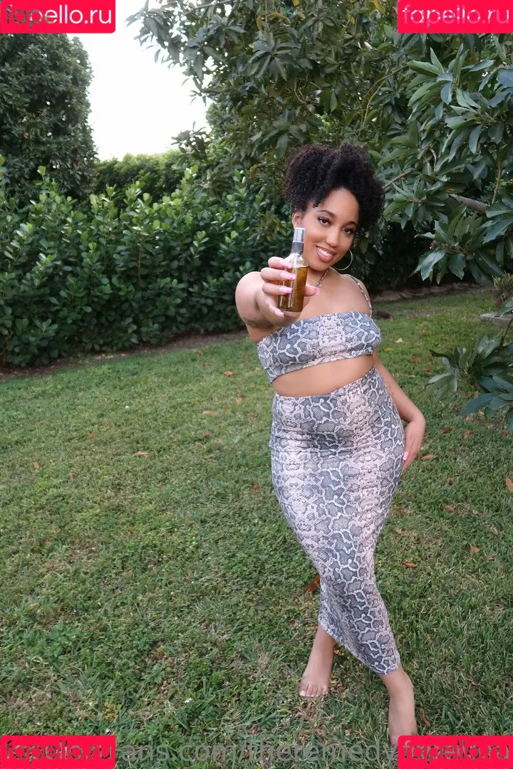 theremedybyreyna Onlyfans Photo Gallery 