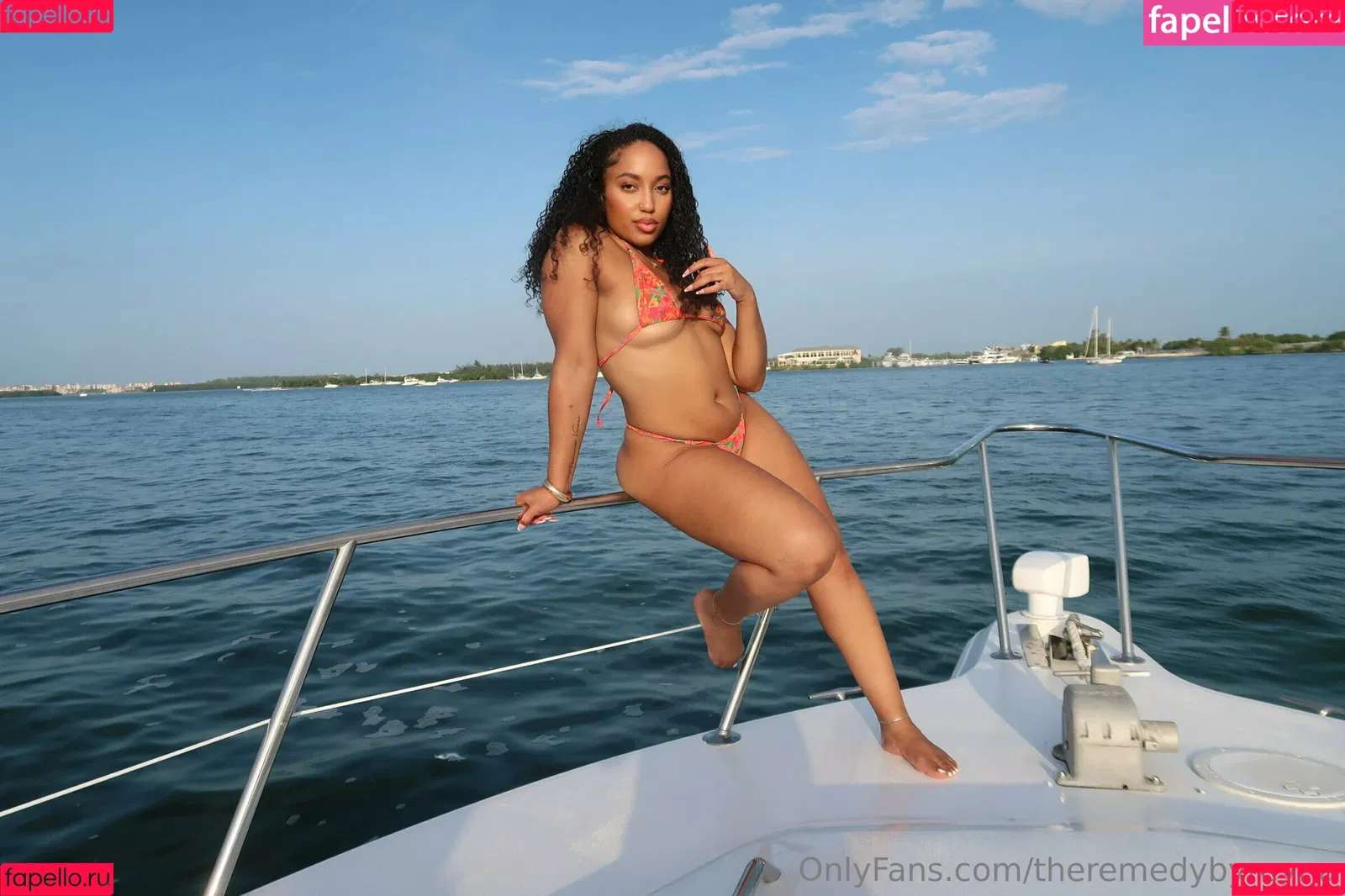 theremedybyreyna Onlyfans Photo Gallery 